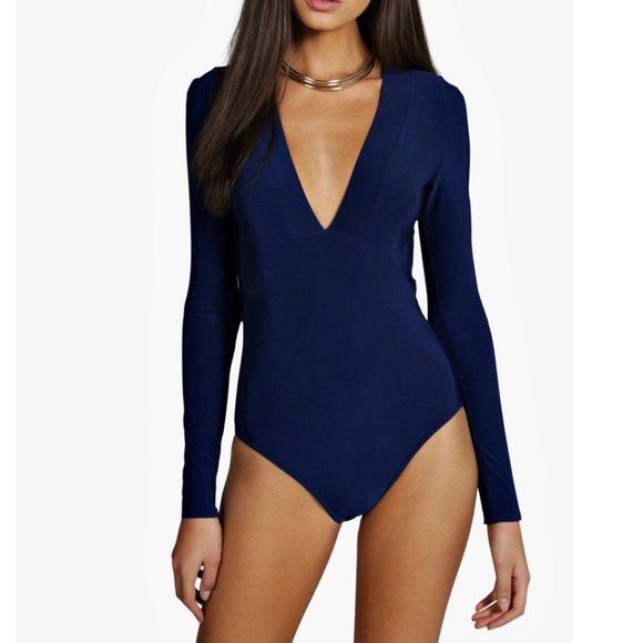 Boohoo plunge neckline long sleeve bodysuit in US 2 - Picture 2 of 11